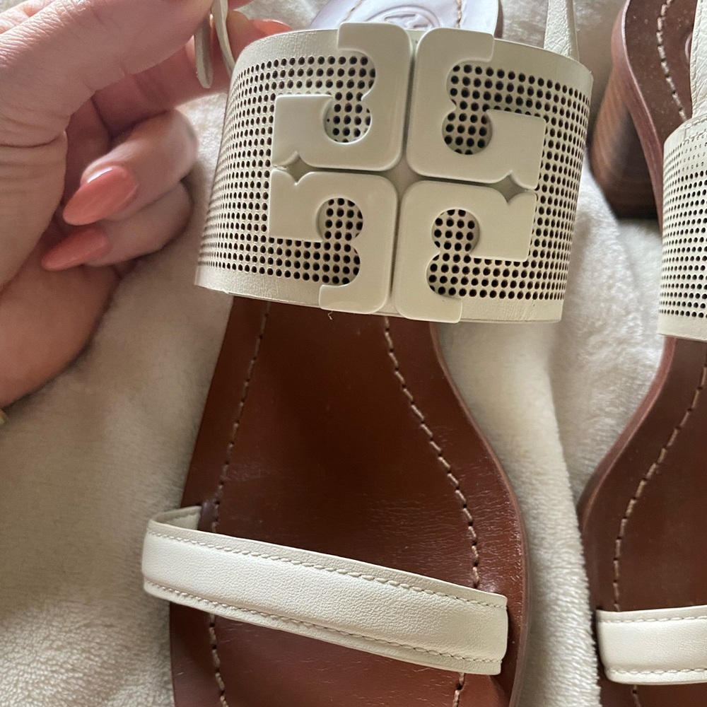 Tory Burch monogram, sling back sandal, cream, white size 7